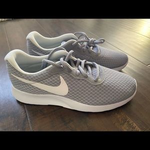 New, never worn! Nike Tanjun Wolf Grey 8